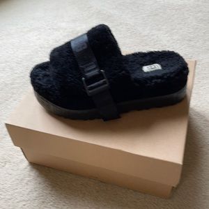 Woman’s Ugg Fluffita